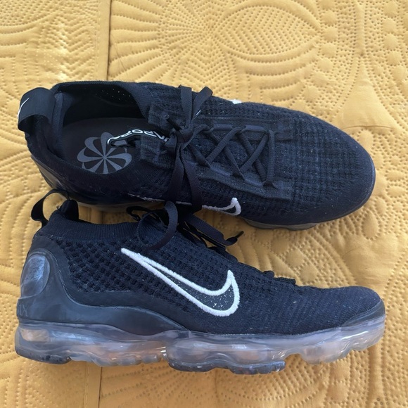 Nike Shoes - NIKE AIR VAPORMAX 2021